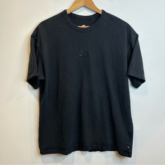 Nike Sportswear Premium Essentials T-Shirt Center Swoosh Black Loose Fit - Picture 4 of 11